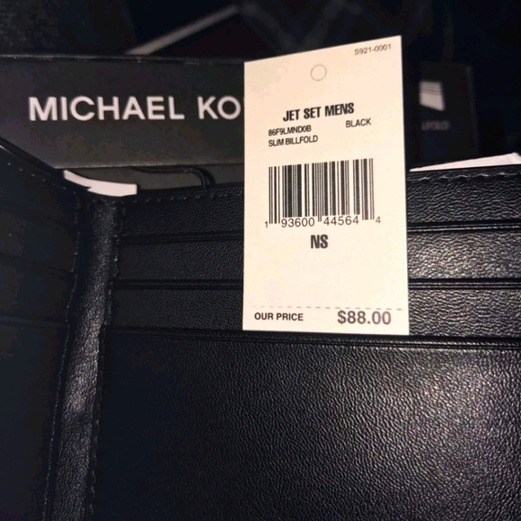 * Authentic Michael Kors Men's Wallet! - Picture 2 of 7